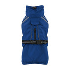 Nayeco Impermeable Active Azul, prenda sola sobre fondo blanco