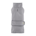 Nayeco Impermeable Dancing Rain Gris, prenda sola sobre fondo blanco